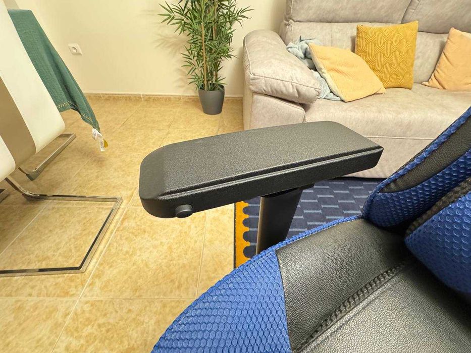 Cadeira Gamer c/ suporte lombar, apoio para pernas e inclinação 180º