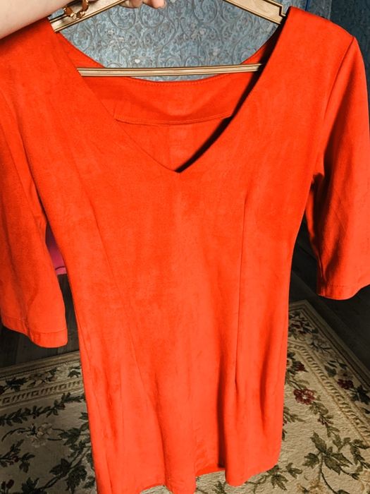 Продам платье красное