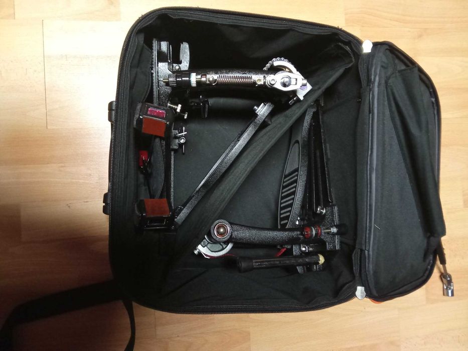 Vendo pedal duplo, inclui acessórios. mala pearl e prato china 16 pst8