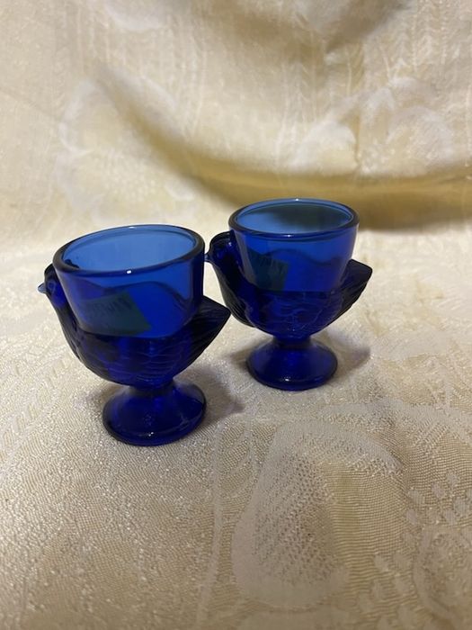 Szklane kobaltowe kilesziki na jajka
