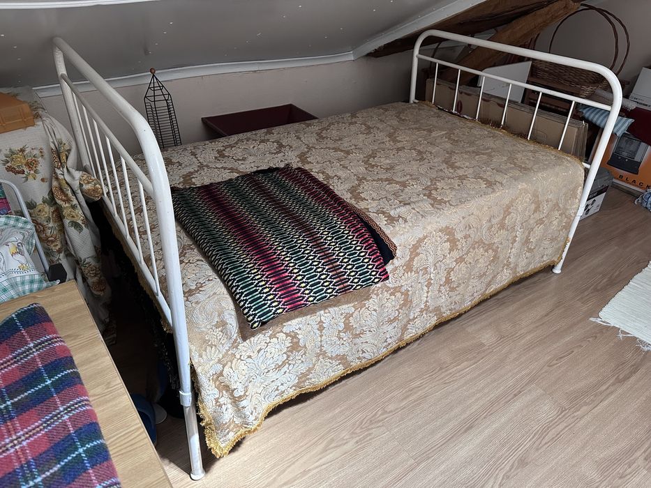 Cama antiga em Ferro