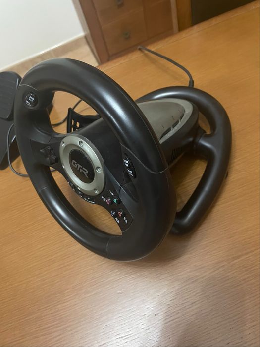 Volante com pedais ( compativel com Ps4, Ps3, xbox, switch e PC )