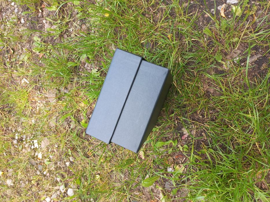 Pudełko po butach,YSL, Saint Laurent plus faktura