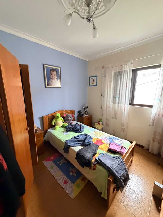Moradia com oficina e firma Escapes S.Gens