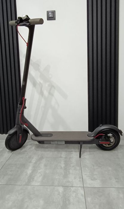 Hulajnogę elektryczna Xiaomi.