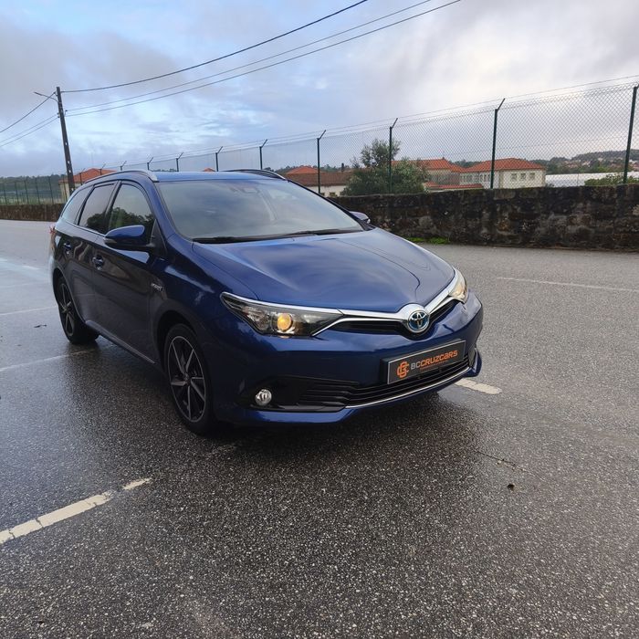 Toyota Auris Touring Sports Hybrid — photo 2