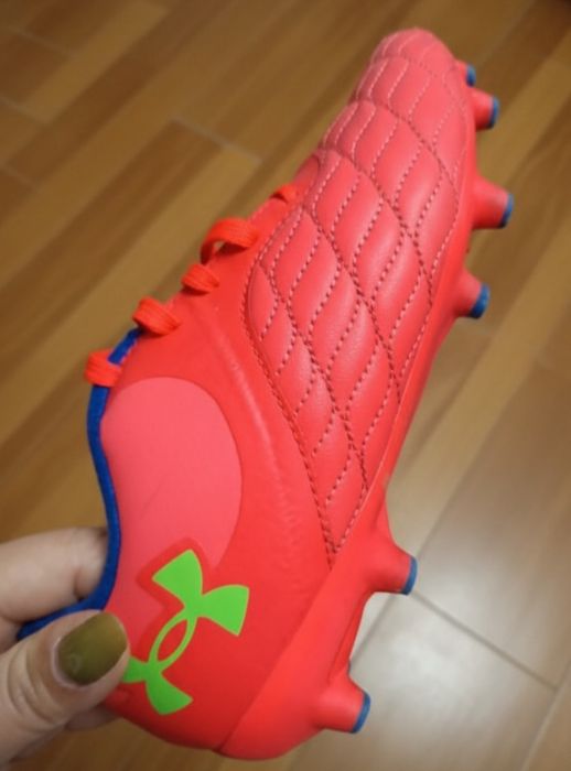 Chuteira Under Armour Campo – Rosa/Verde Neon 36.5