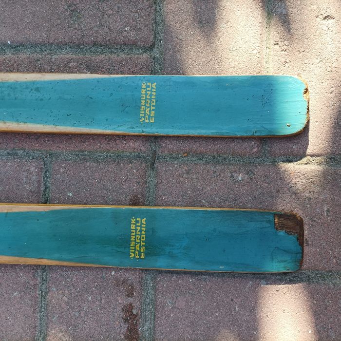 лижі дерев'яні з кріпленням під взуття