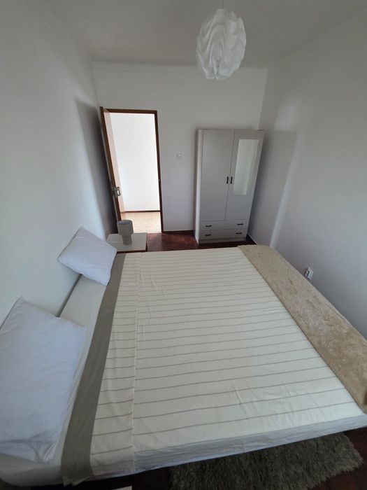 Arrendo T2 remodelado entrada imediata