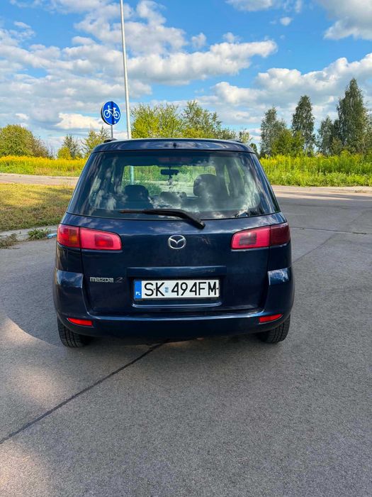 samochód osobowy mazda 2