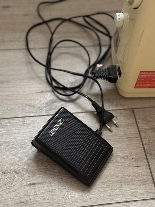 Швейна машинка Victoria