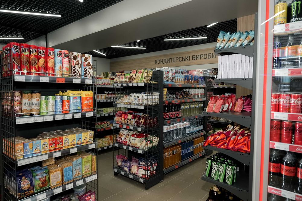 Торгові стелажі. Обладнання. Полиці. Полки. Торговий металевий стелаж.