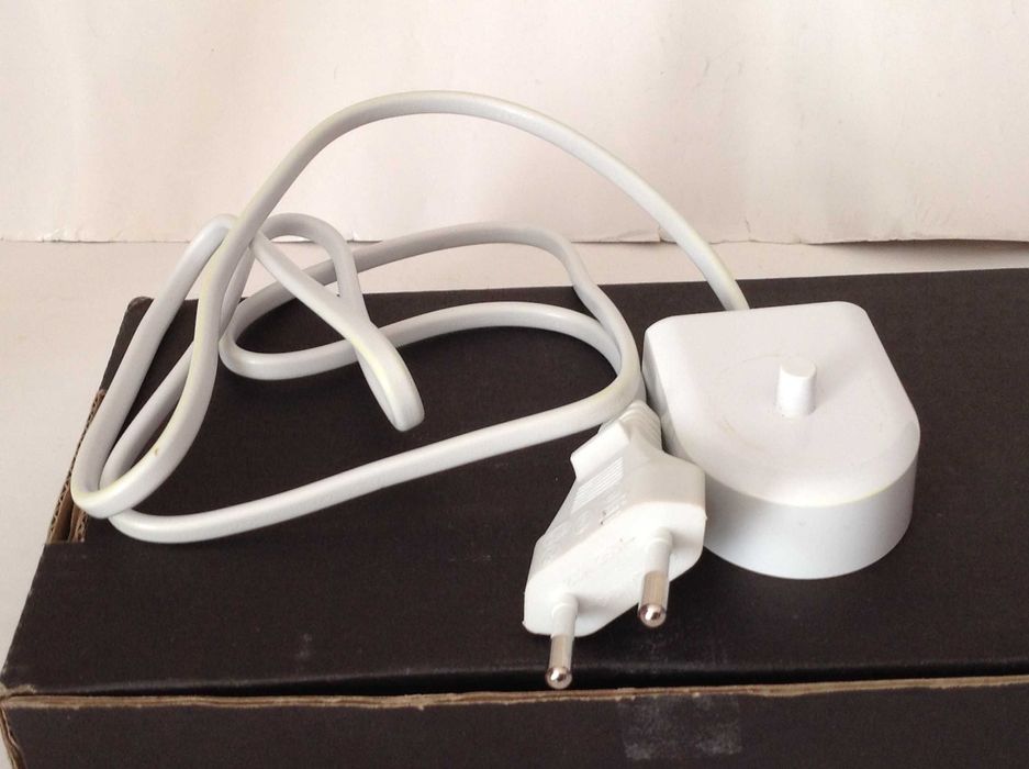 Электрическая зубная щетка Philips Sonicare HX680J Protective Clean