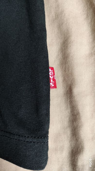 Levi's czarny t-shirt rozm XL nadruk białe konturowe logo w białym konturze