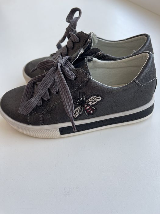 Взуття для дівчинки