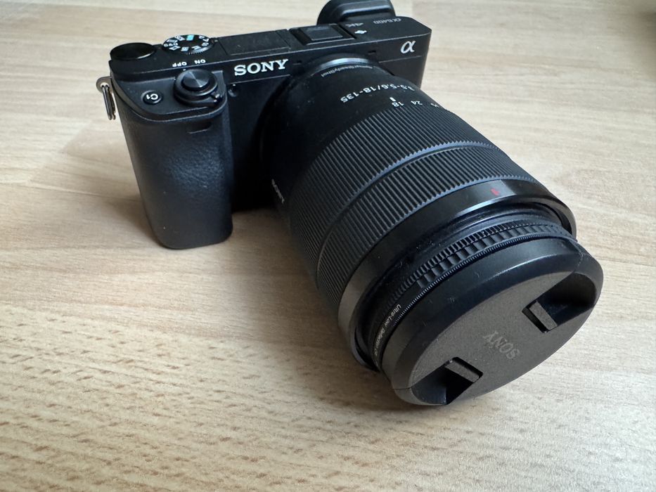 Sony A6400 + 18-135mm + dodatki gratis