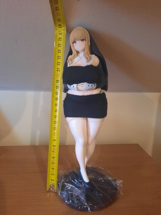 sprzedam figurkę anime zakonnica