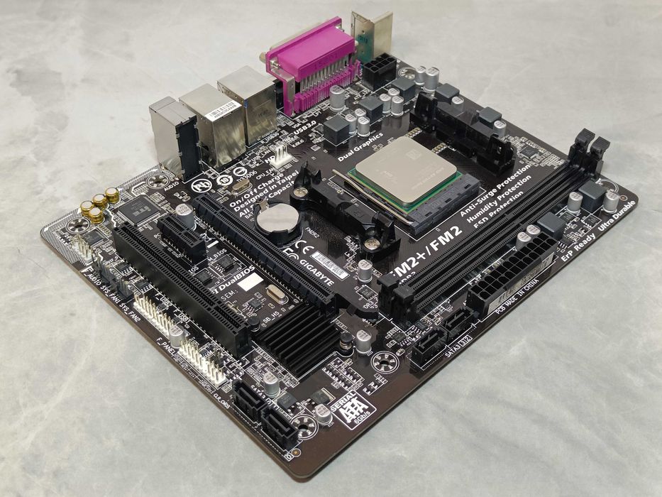 КОМПЛЕКТ Материнка AMD Gigabyte GA-F2A68HM-DS2H + проц A8-7600 sFM2+