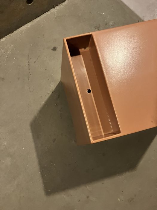 Mesa de cabeceira em PVC da Kinda