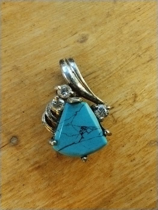 Pendente em prata 925 turquesa e zirconias. Pingente.