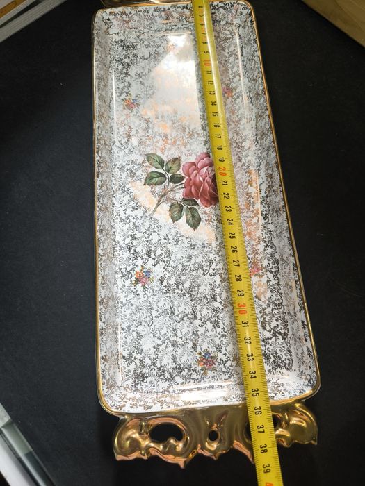 Travessa Decorativa Dourada com Rosa.
Travessa decorativa com um belo
