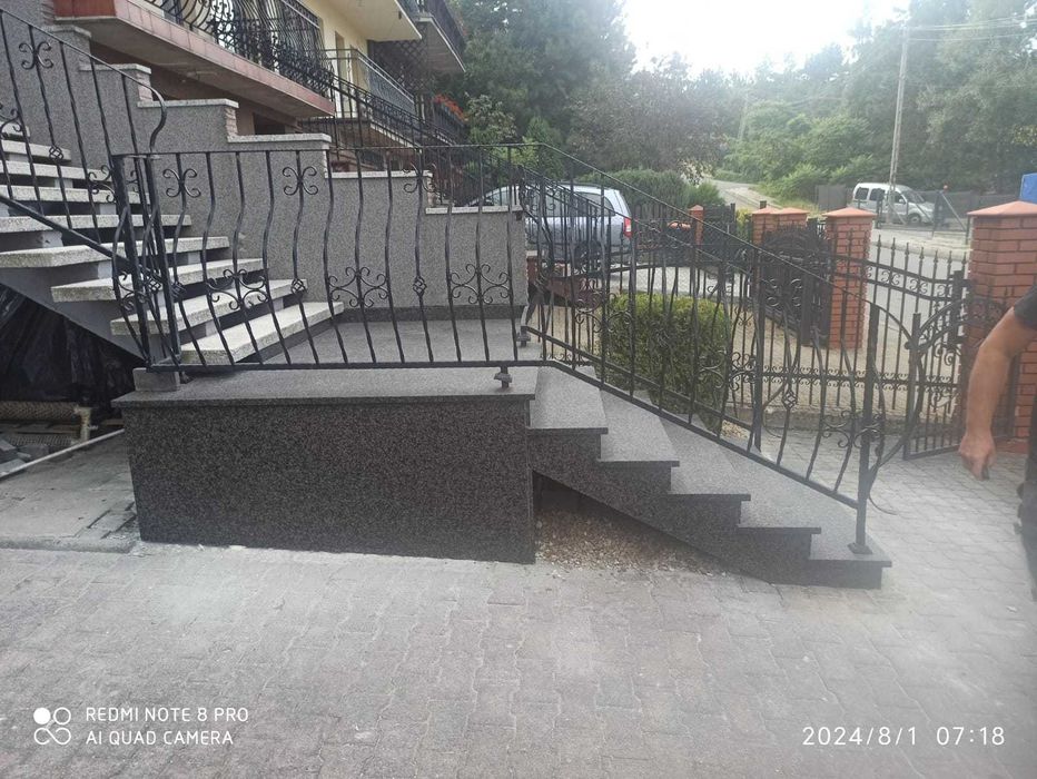 Schody granitowe - ciemne