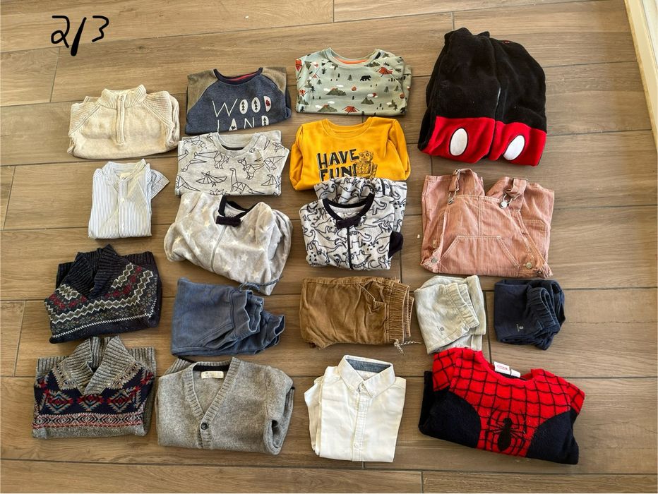 Cerca de 200 peças de roupa para criança dos 18 meses aos 3 anos