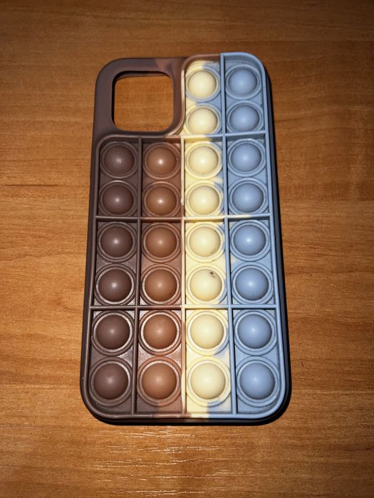 Продам чохли на айфон 12 pro