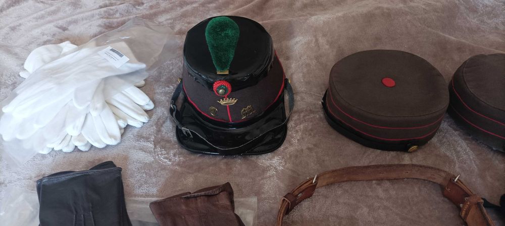 Farda Colégio Militar Barretina e penacho