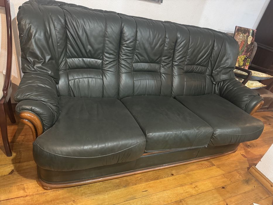 Sofa e poltronas em pele