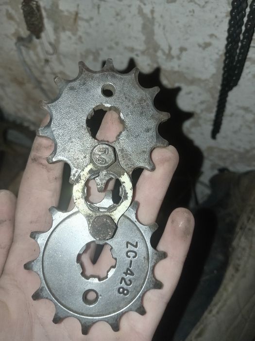 Помотору немає петані і одам діталі мінімальний. торт. СРОЧНО ТРЕБА