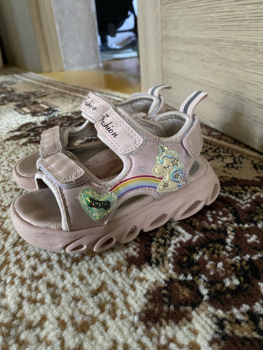 Продам дитячі босоніжки