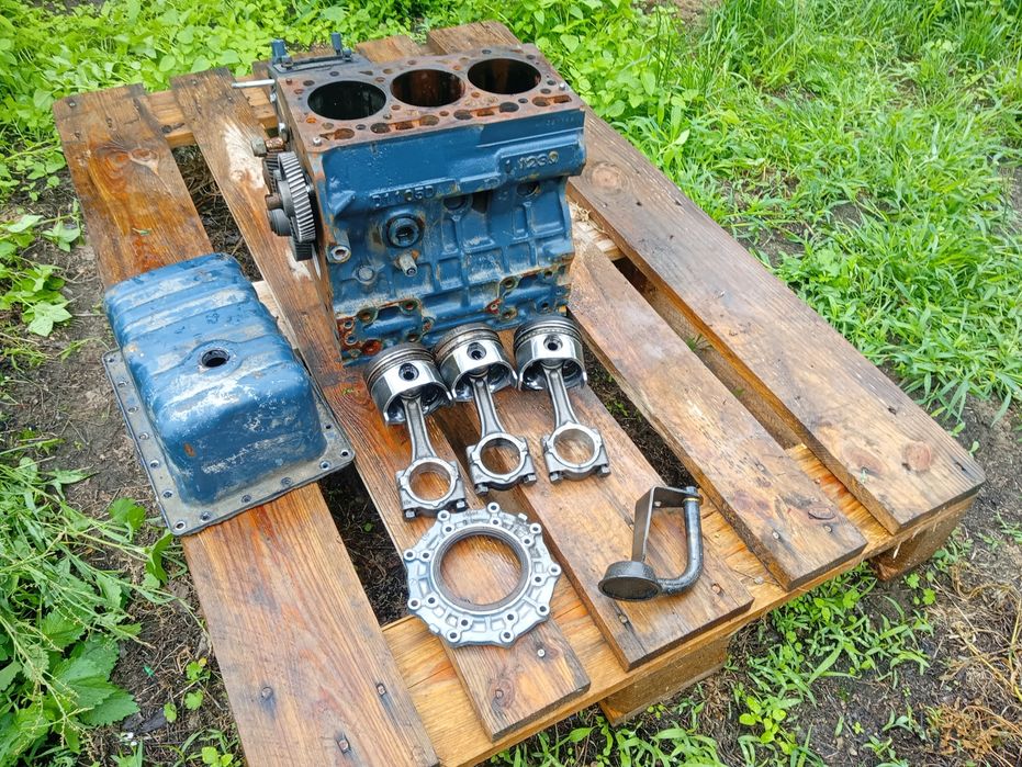 Silnik Kubota blok D1105D z  tłokami