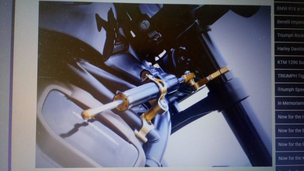 Amortecedor de direcção Hyperpro com 120mm de curso.