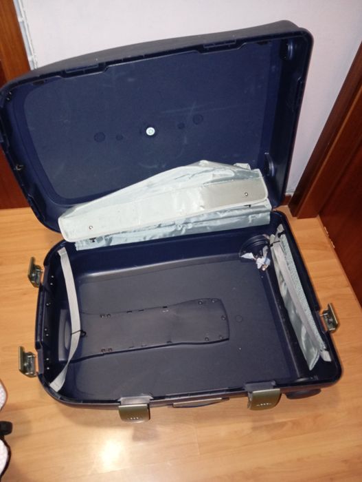 Vendo Mala de viagem rígida 30 Kilos mala de porão