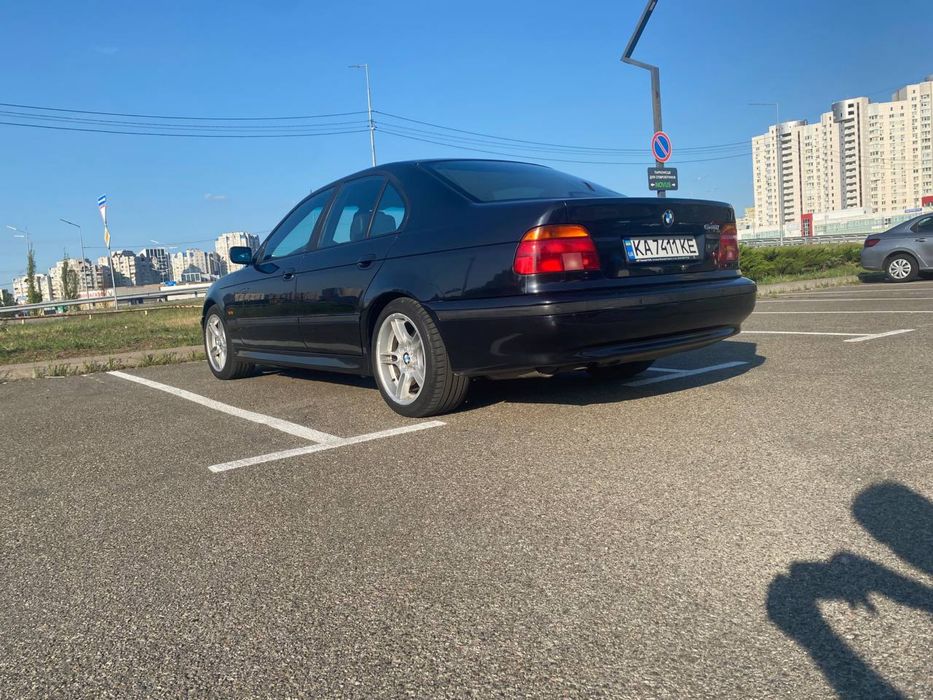 BMW Е39 M62B44 Bayerische Motoren Werke