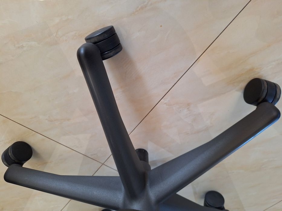 Ергономічне крісло Herman miller aeron