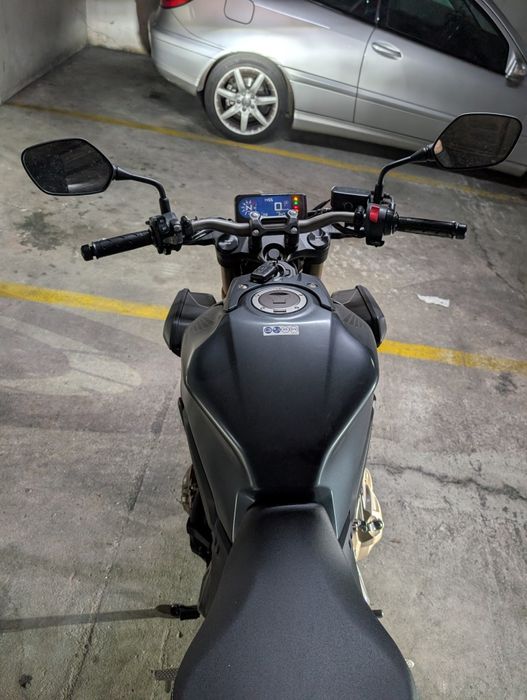 Honda Cb650r 2023 - Gray - 2500kms