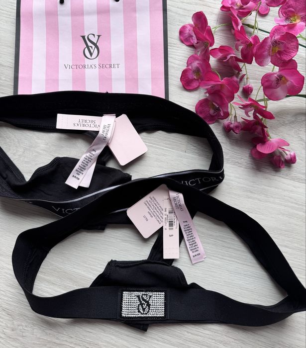 Zestaw czarne stringi z logowaną gumą kryształkami Victoria’s Secret