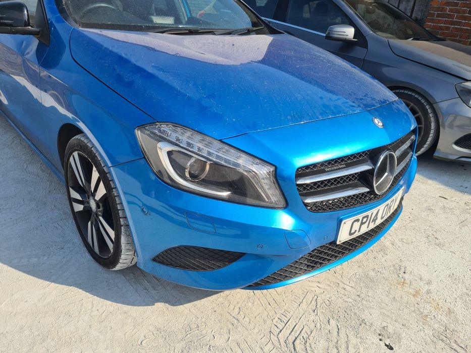 Kompletny przód Mercedes W176 AMG lakier 162