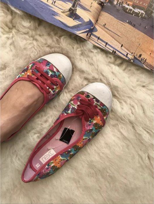 Жіночі балетки різних кольорів (карусель)