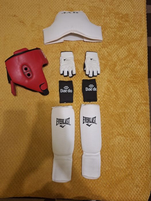 Продам захист для єдиноборств (шолом, захист рук, ніг, грудей)
