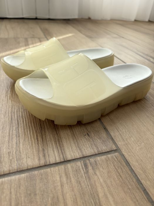 Шлепки Ugg прозрачные