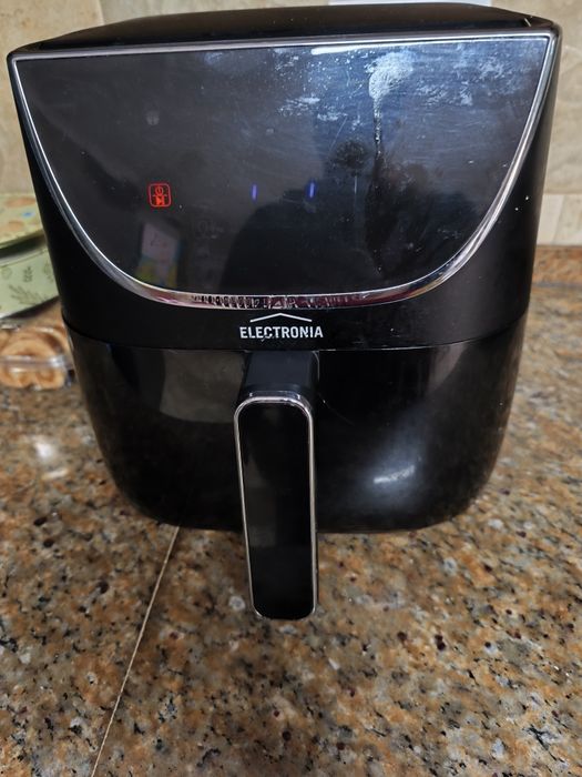 Mobília de cozinha e eletrodomésticos usados