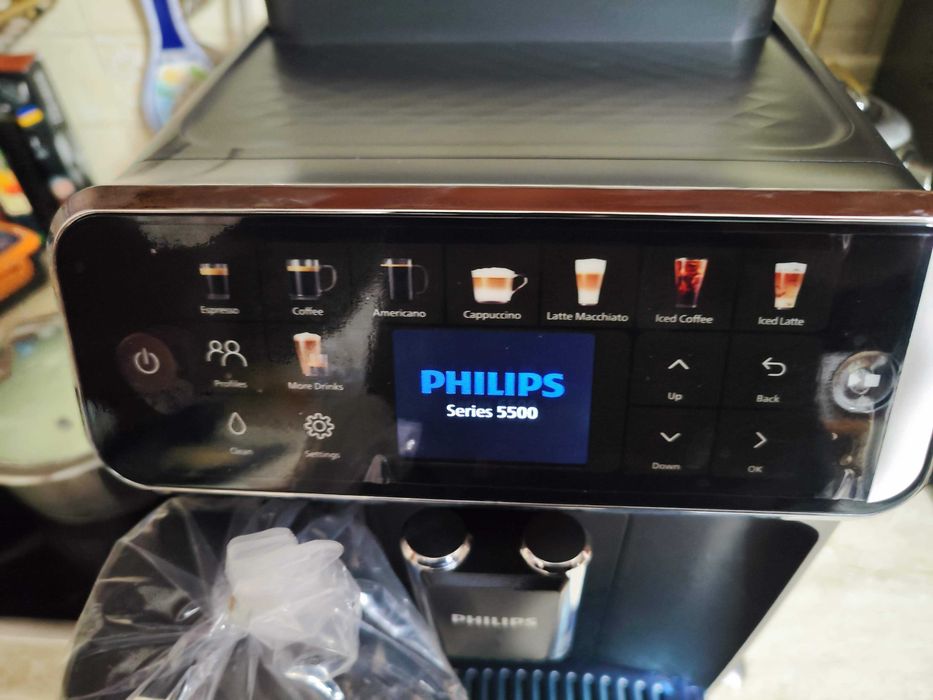 Кавомашина кофемашина Philips Series 5500 Lattego