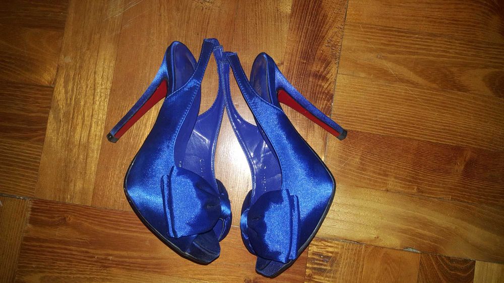 Śliczne szpilki niebieskie