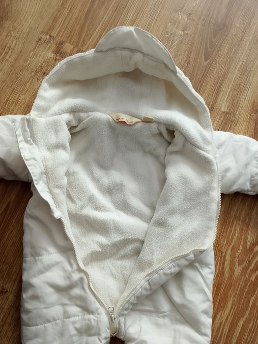 Biały dziecięcy kombinezon zimowy rozmiar 0-3 miesiące