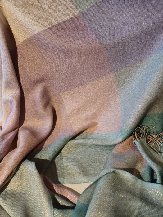 Lindíssima écharpe com brilho dourado - NOVA!