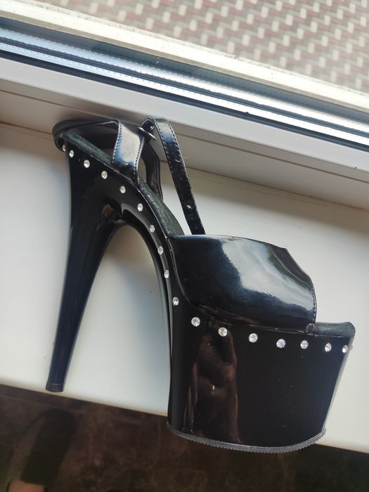 Стріпи босоніжки Pleaser
