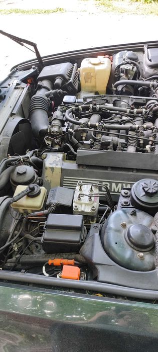 продам автомобили бмв   е 32  3 штуки